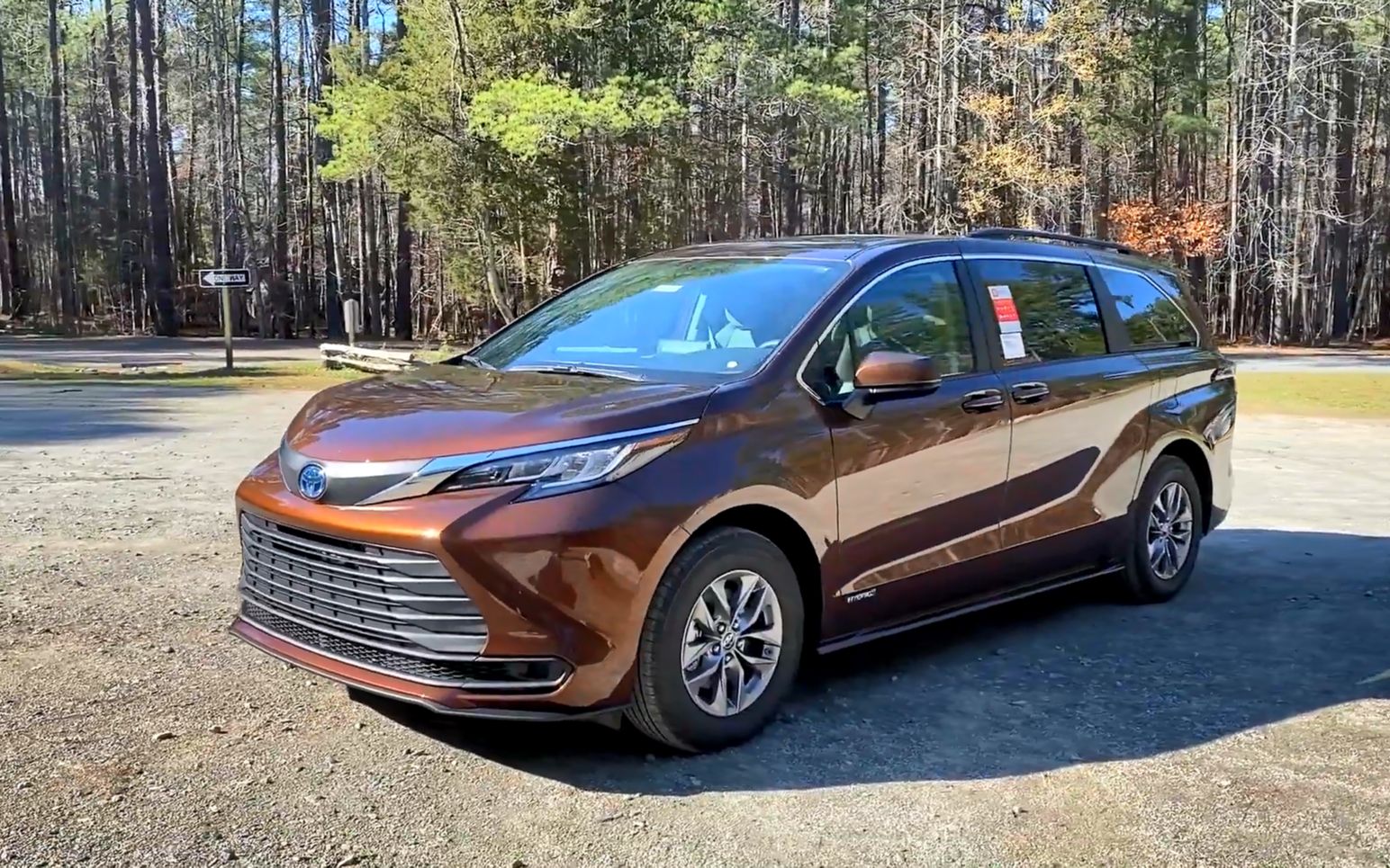 2021丰田塞纳sienna le-底配le版一点也不丐|全新配色【cc字幕英语中