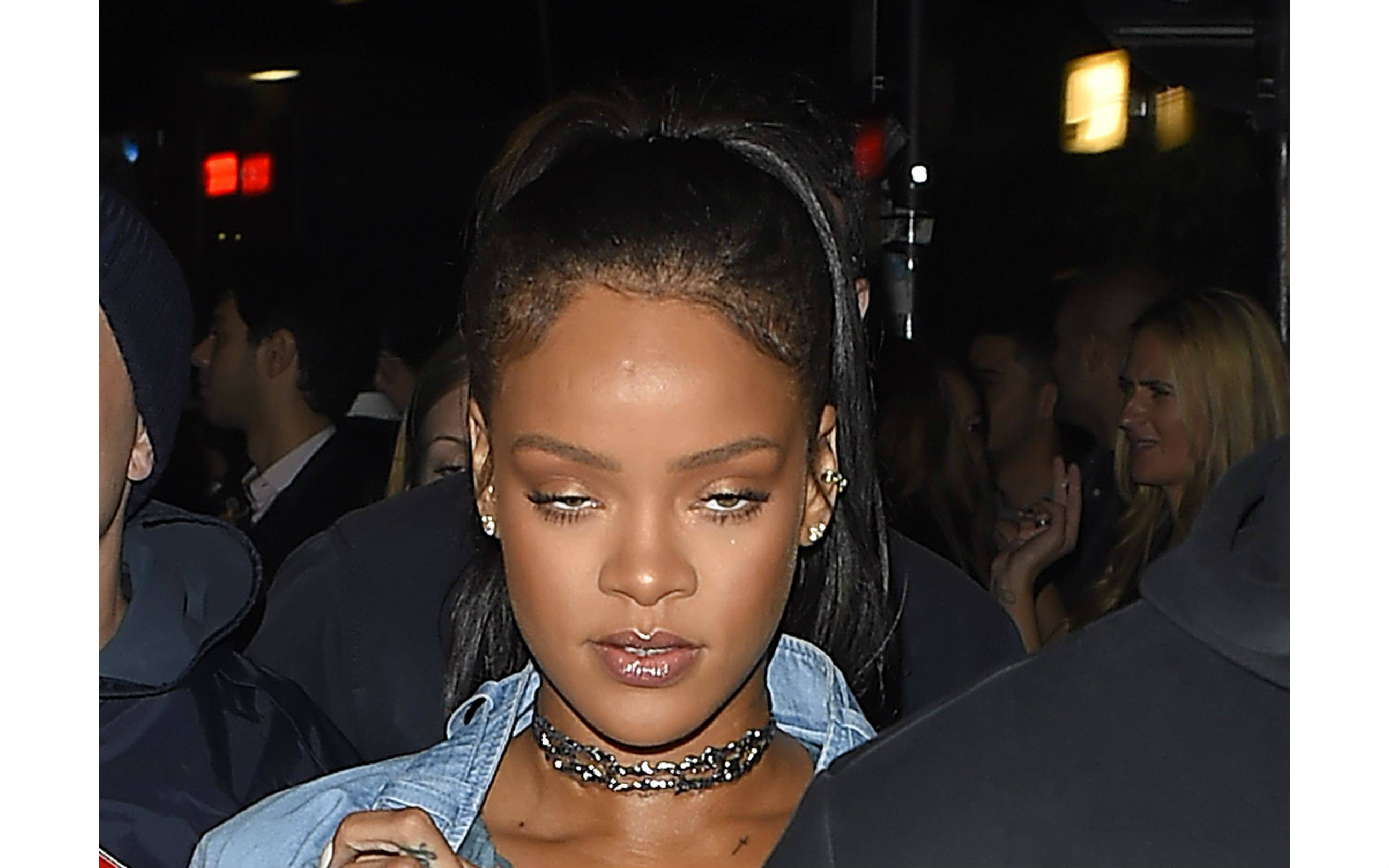 rihanna在伦敦街头