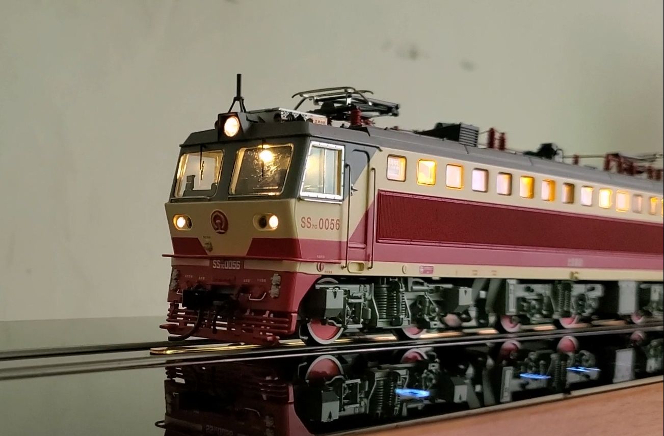 【灯光改造】老车重获新生 百万城第一版ss7c自加机械间和驾驶室灯光