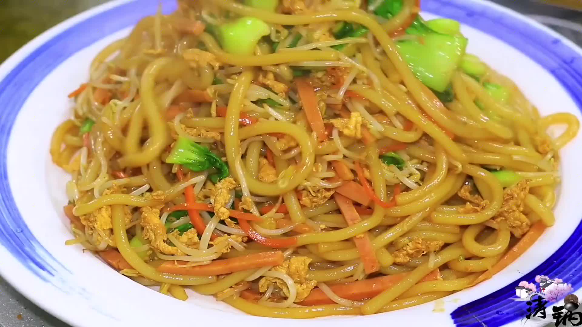 广东大排档师傅炒粉就是专业,不粘不坨有劲道,吃一次忘不了