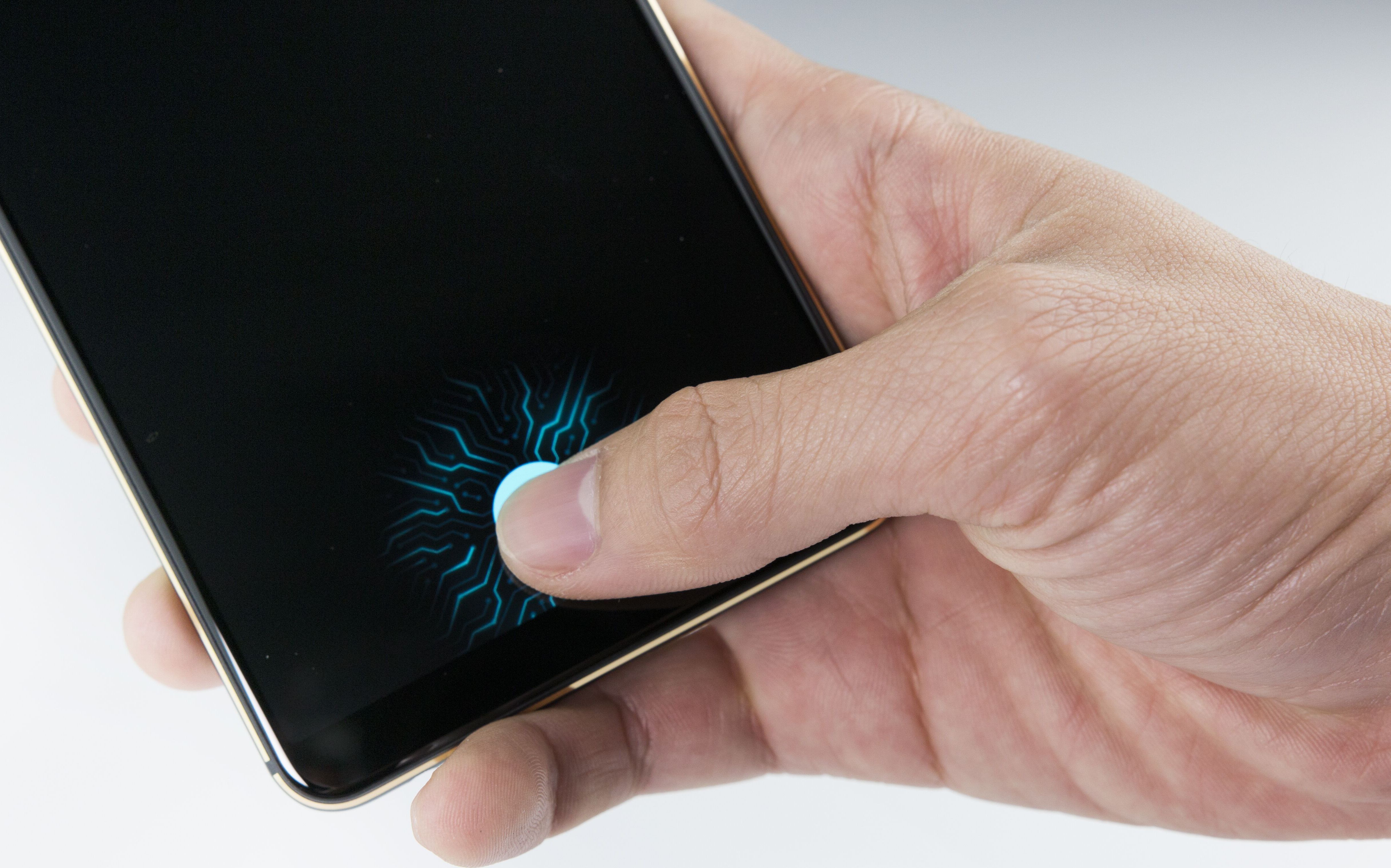 全球首发屏下指纹真机贴膜测试,贴了3张保护膜后还能用屏下指纹解锁吗