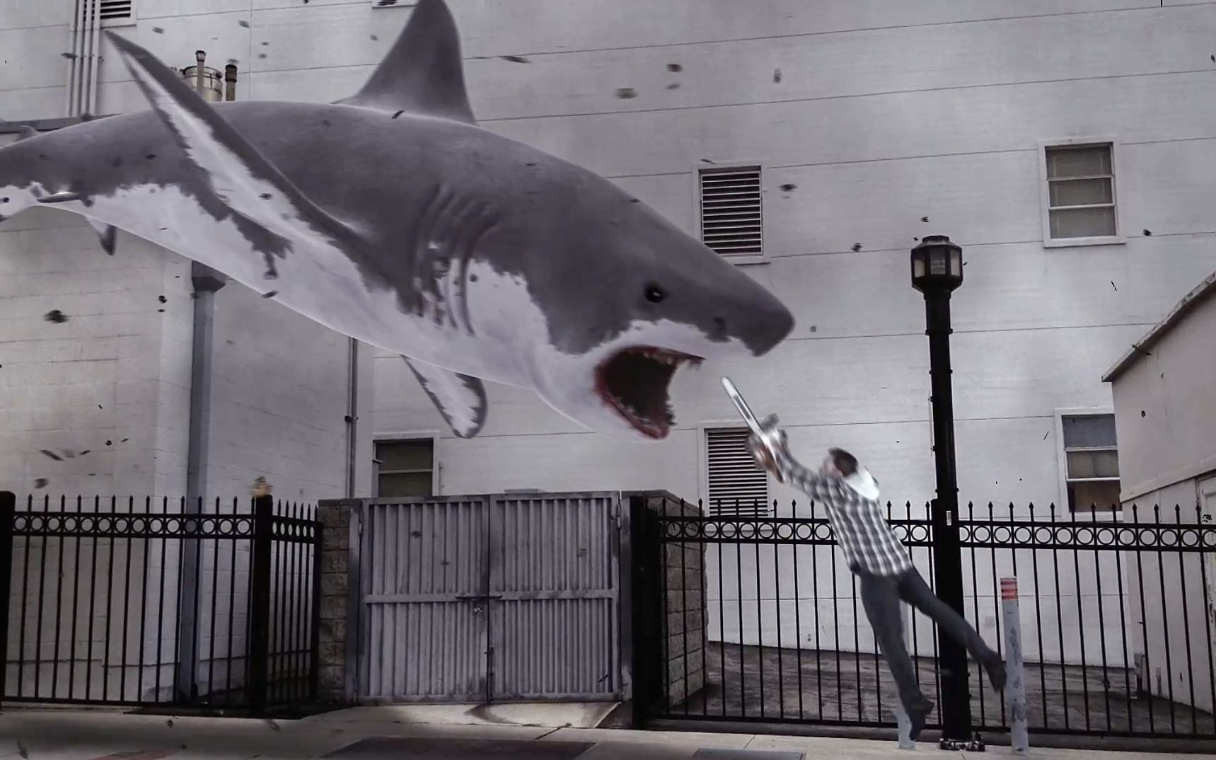 烂片中的泥石流鲨鱼被龙卷风吹上天到处吃人直接占领城市