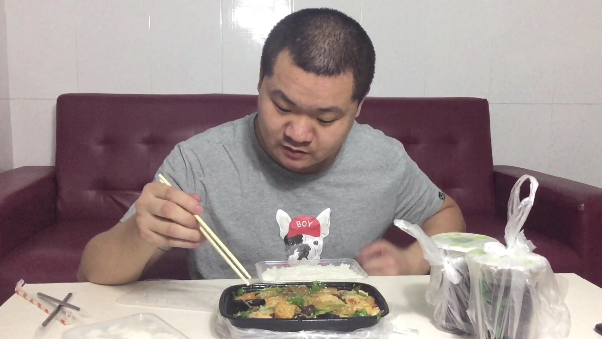 小伙试吃28块的双人份麻辣香锅,看看都有什么菜