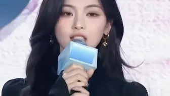 央妈镜头下的杨超越好能打