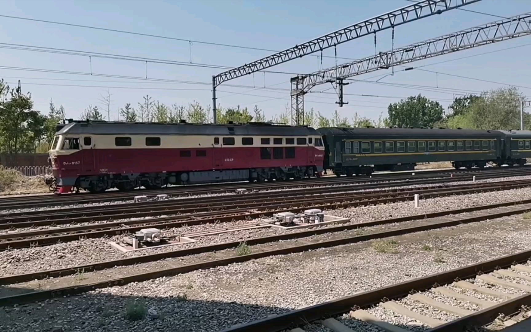 【中国铁路】6438次石景山南站进站停车