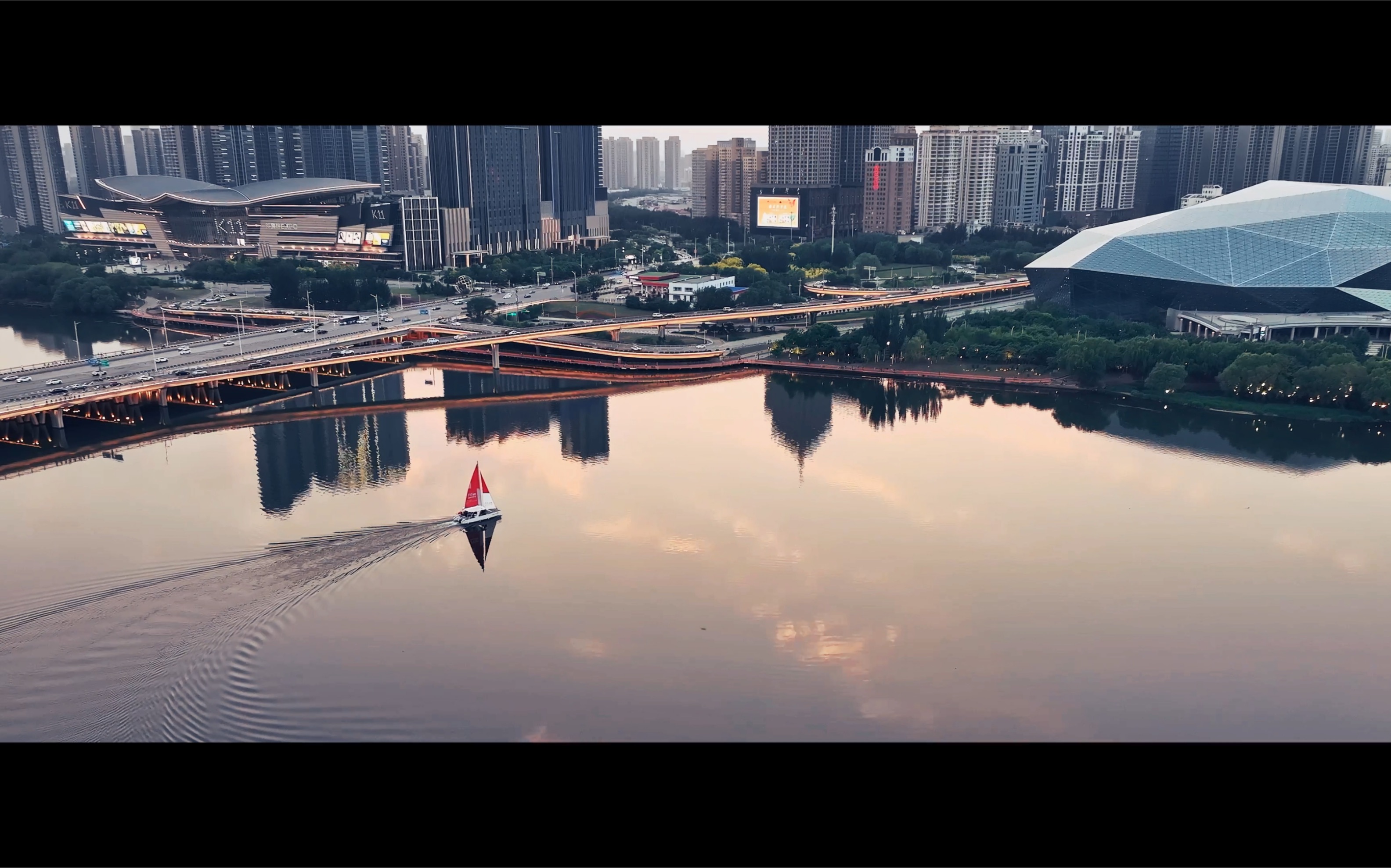 夕阳下的浑河两岸