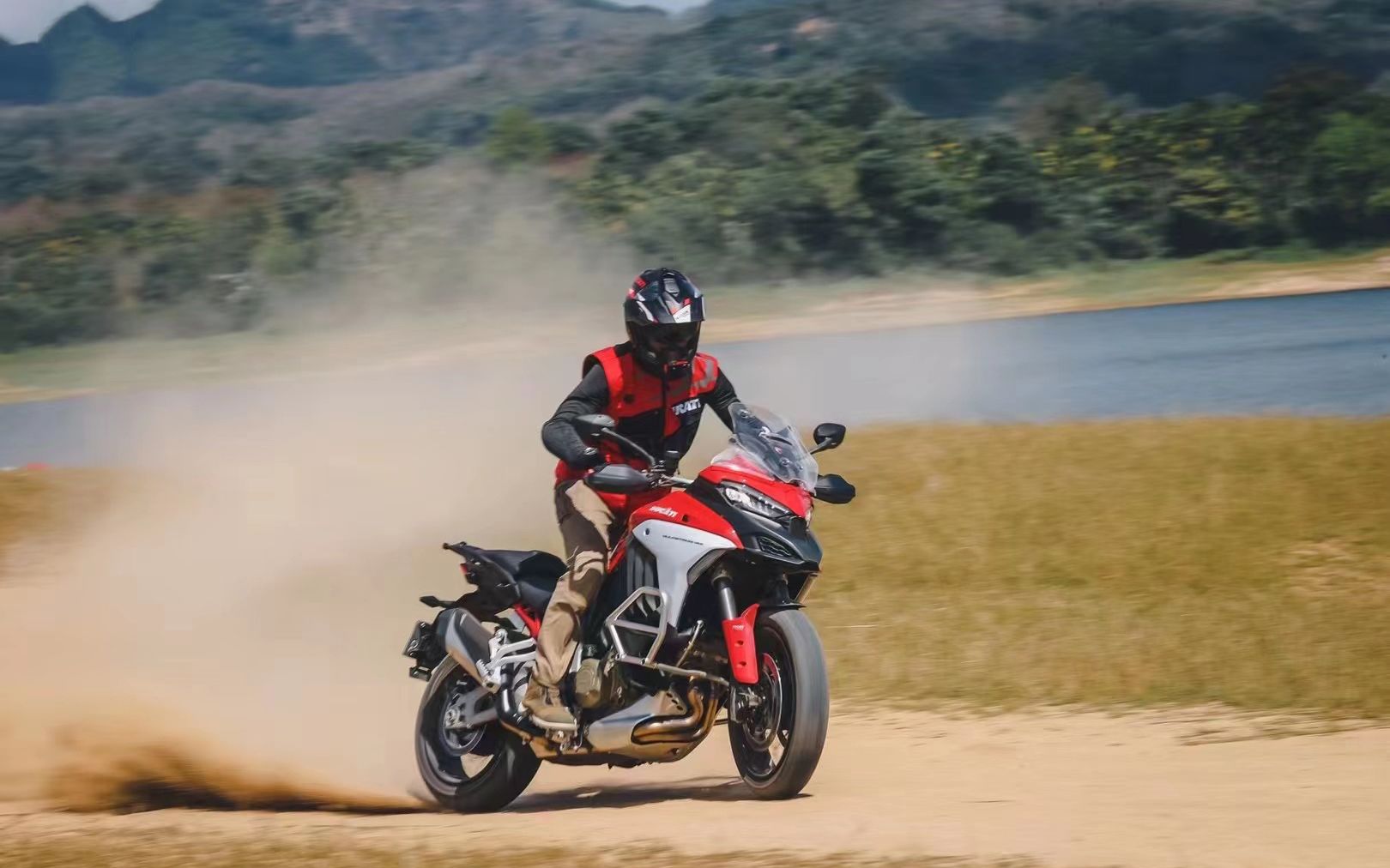 《宏義的摩托》海南岛小环线,杜卡迪揽途v4摩旅