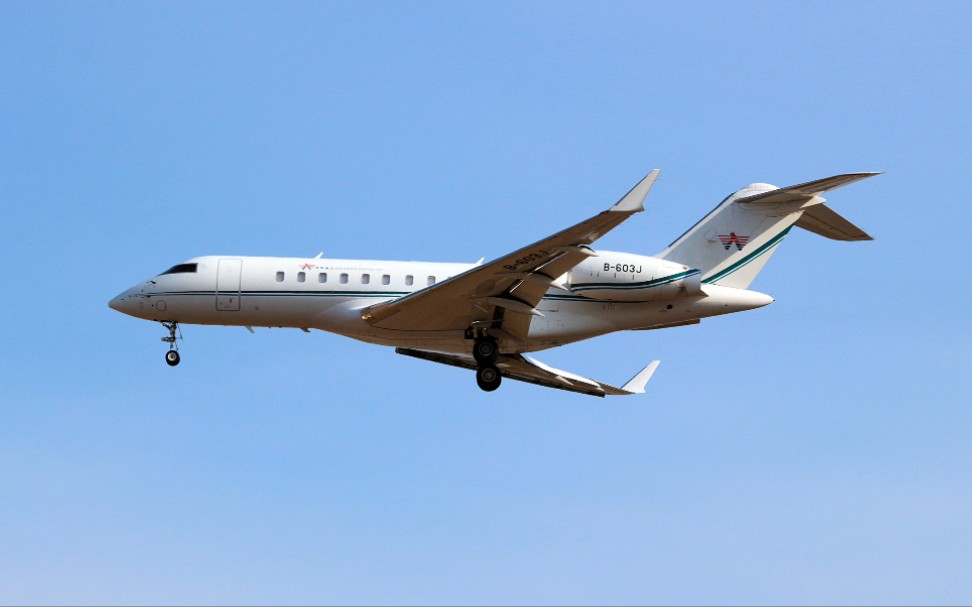 16 庞巴迪-环球快车5000 b-603j 落地 pek 36l