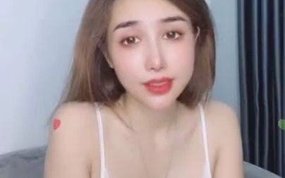 [图]Ngắm nhìn em gái xinh đẹp show ngực _ Bigo Live Gái Xinh