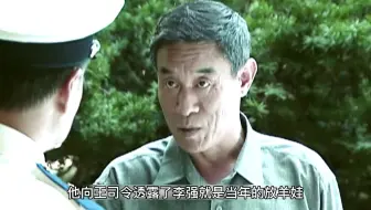 小偷光天化日偷人钱包，不料被当兵的抓个正着