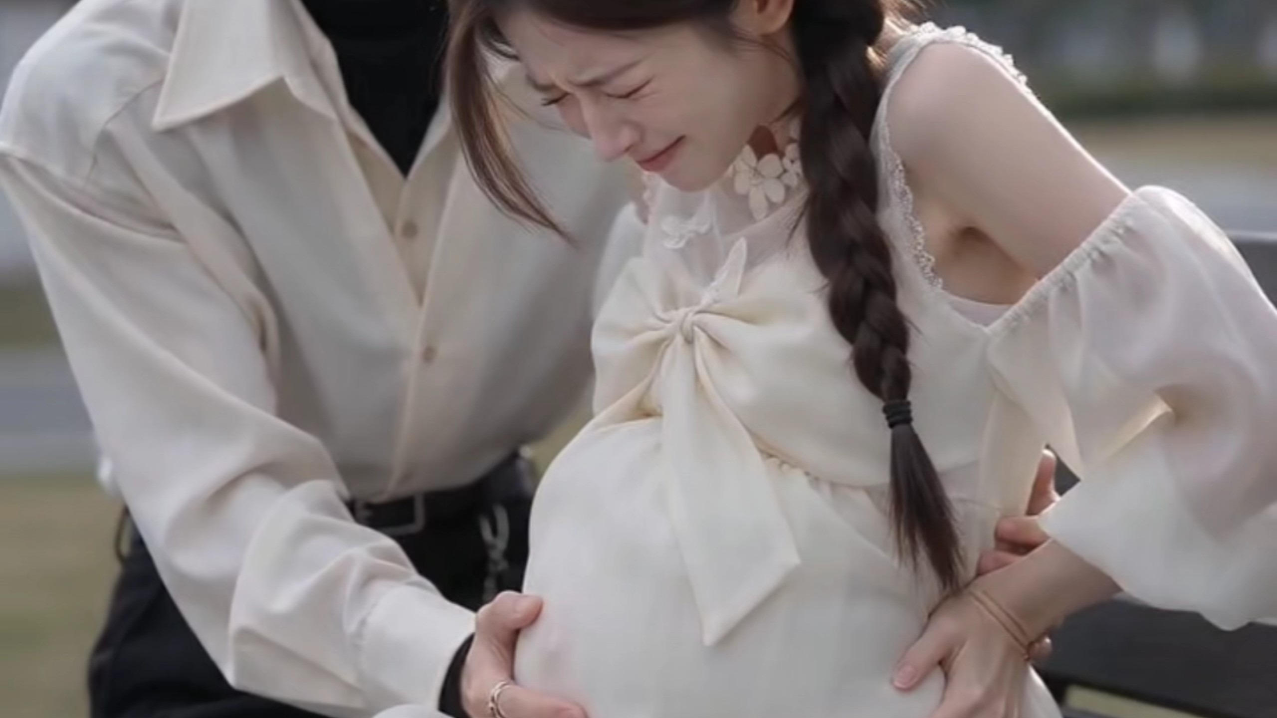 年轻小夫妻产前吵架，女主生气突发早产