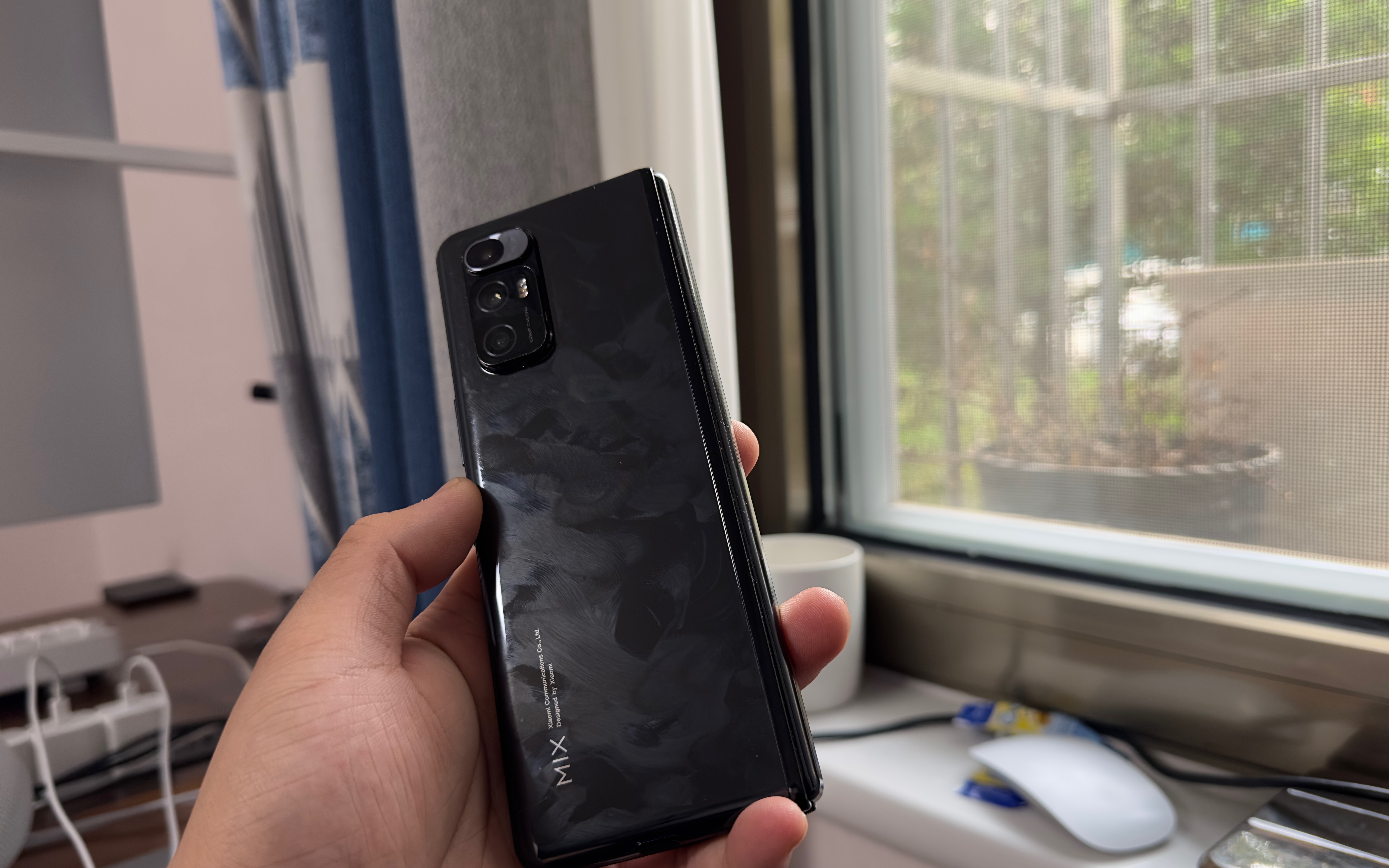 小米mix fold,年轻人的第一部折叠手机