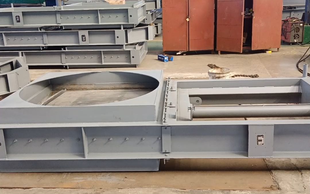 客户定制4台电动液压插板阀,出厂测试,不放过任何细节