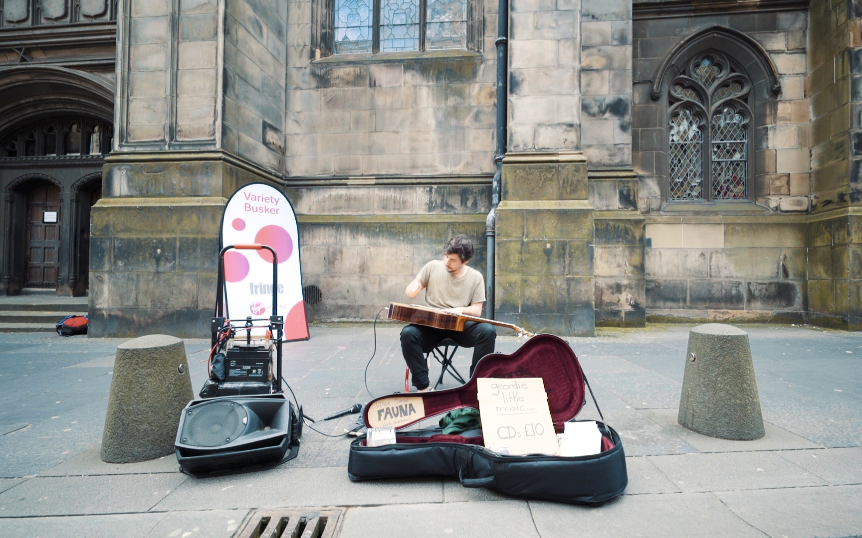 【韦找谁短片】2017年爱丁堡国际艺术节的街头表演 - geordie little