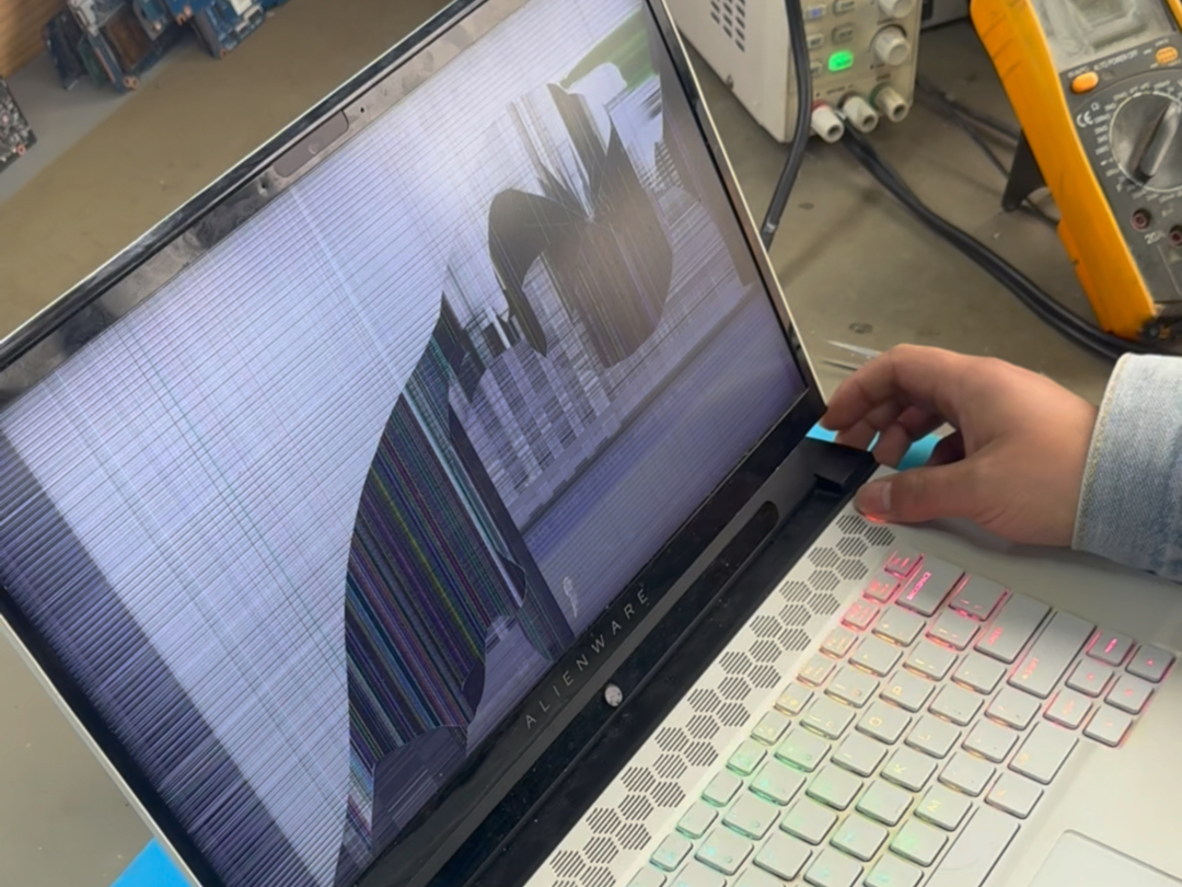 外星人m15r3更换屏幕 清灰换硅脂