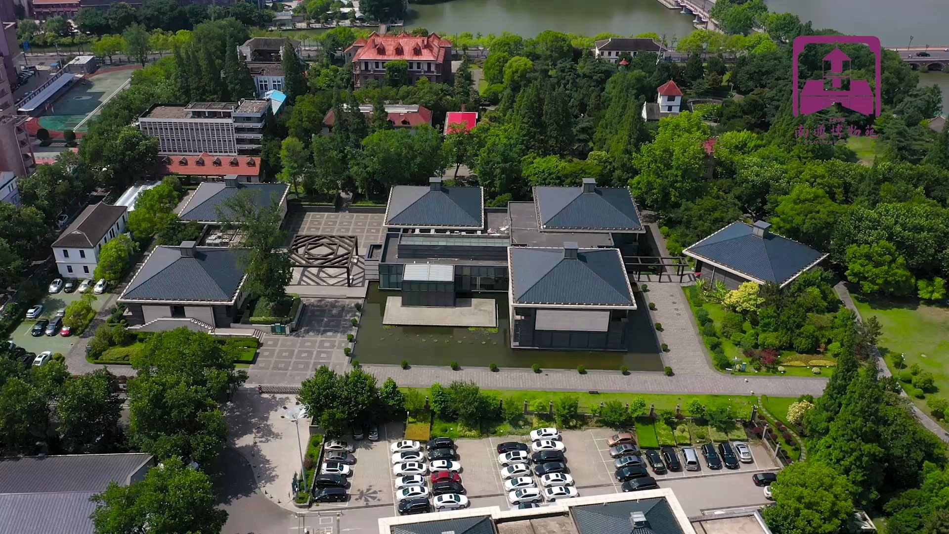 【云讲国宝】南通博物苑"夺得千峰翠色来——越窑青瓷皮囊式壶"南通博