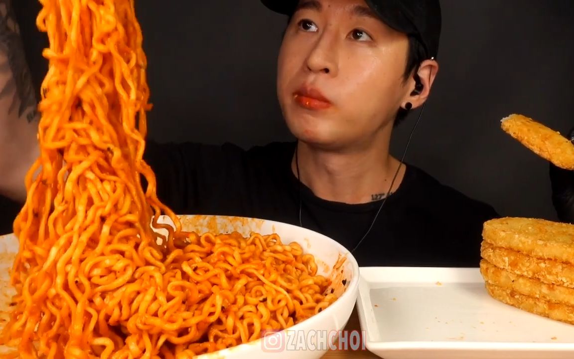 【zach choi】小哥吃吃韩式火鸡面和肉饼~w