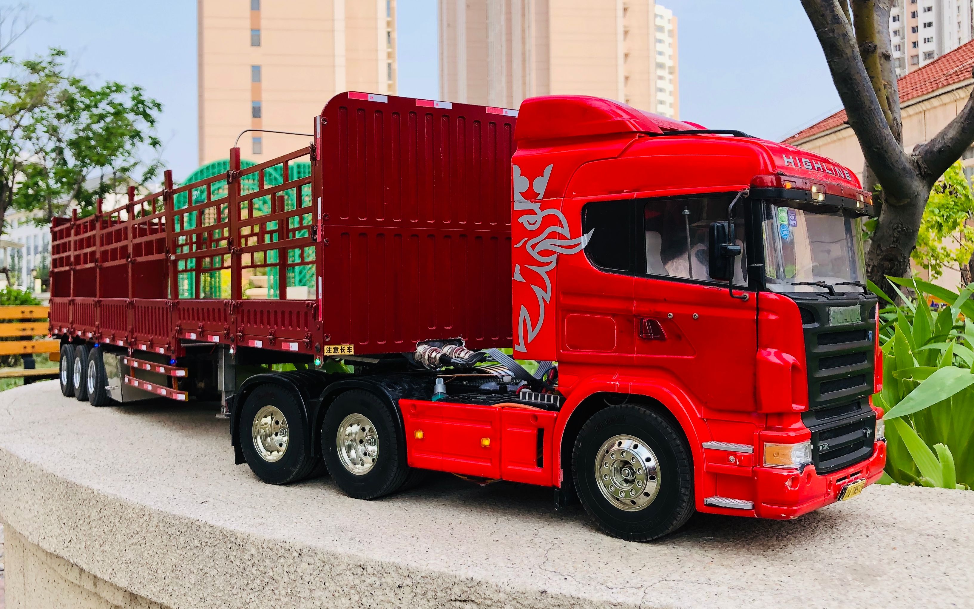 rc模型的另类拖头大卡车一样是男人的大玩具