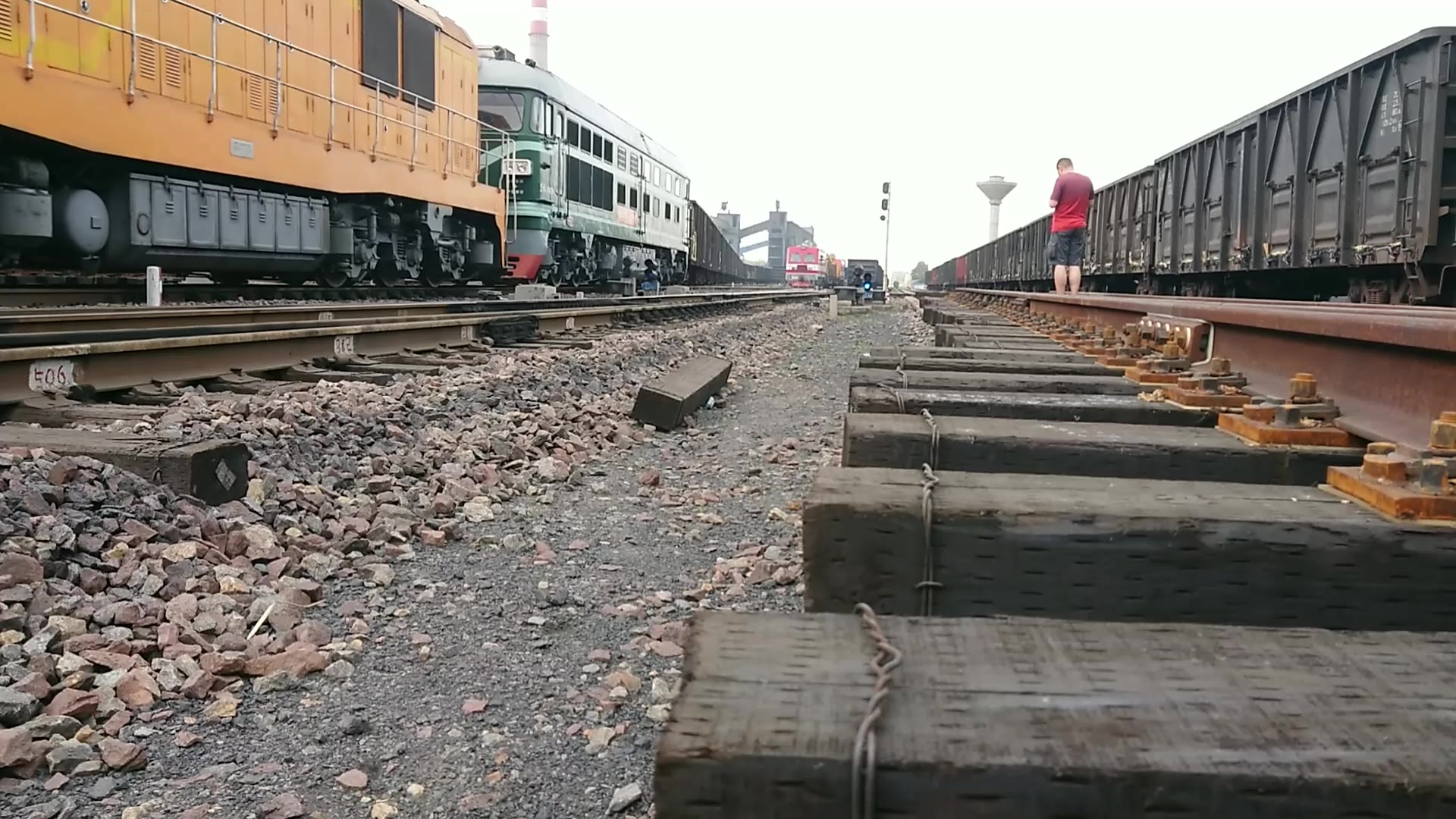 平煤gkd3b0020平禹铁路df47436双机重联牵引煤炭大列范庄站发车