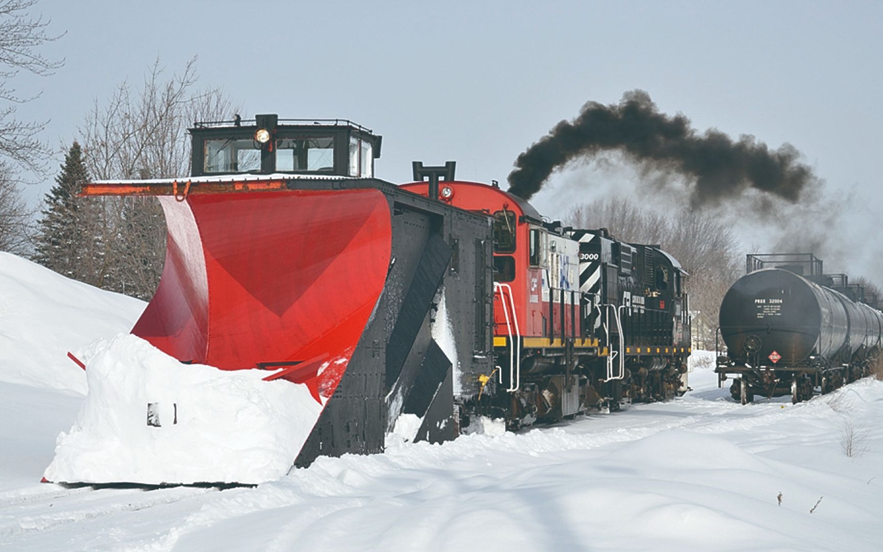 火车头上装个铲斗,就能在积雪上行驶,怎么做到的?