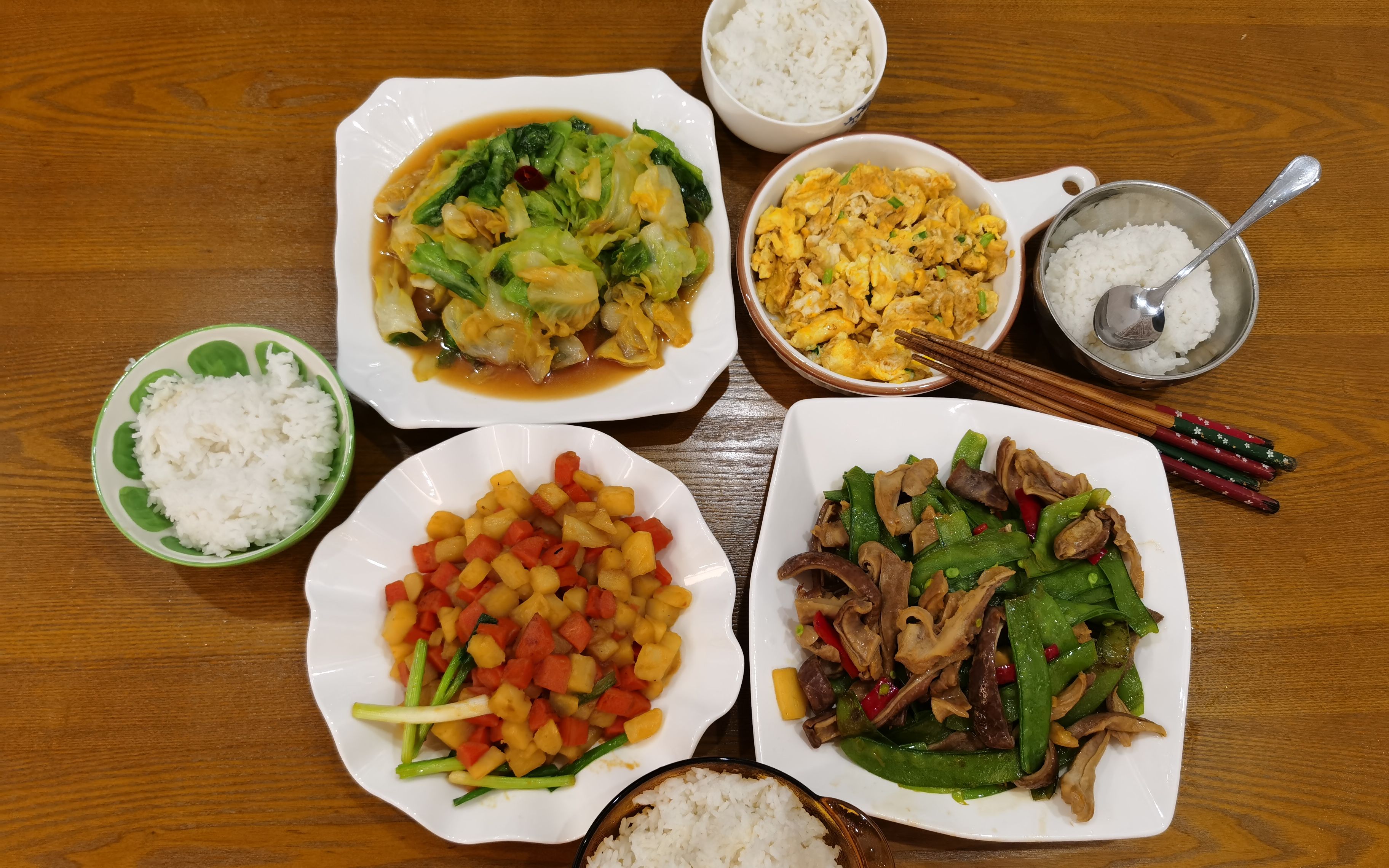 广东全职主妇做简单家常菜,荷兰豆炒猪肚,胡萝卜土豆丁,荤素搭配,孩子