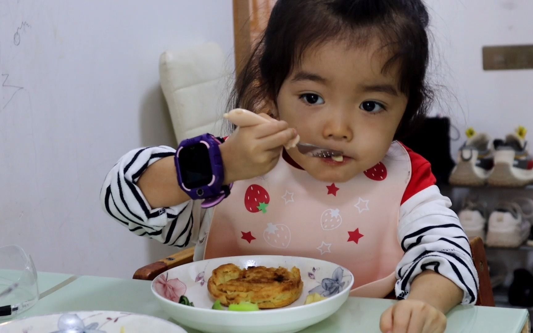 又剩母女俩的一天,北漂三妮做中式汉堡,滋滋冒油,酥脆软糯