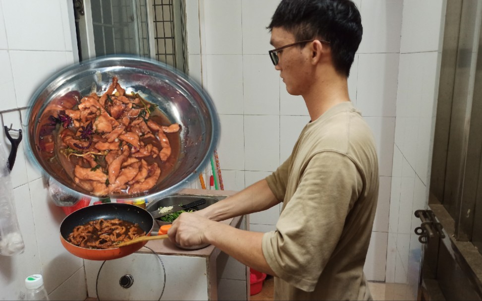 [图]单身29年的打工仔做晚饭，花了13元弄个两个菜，有肉有菜就是没老婆