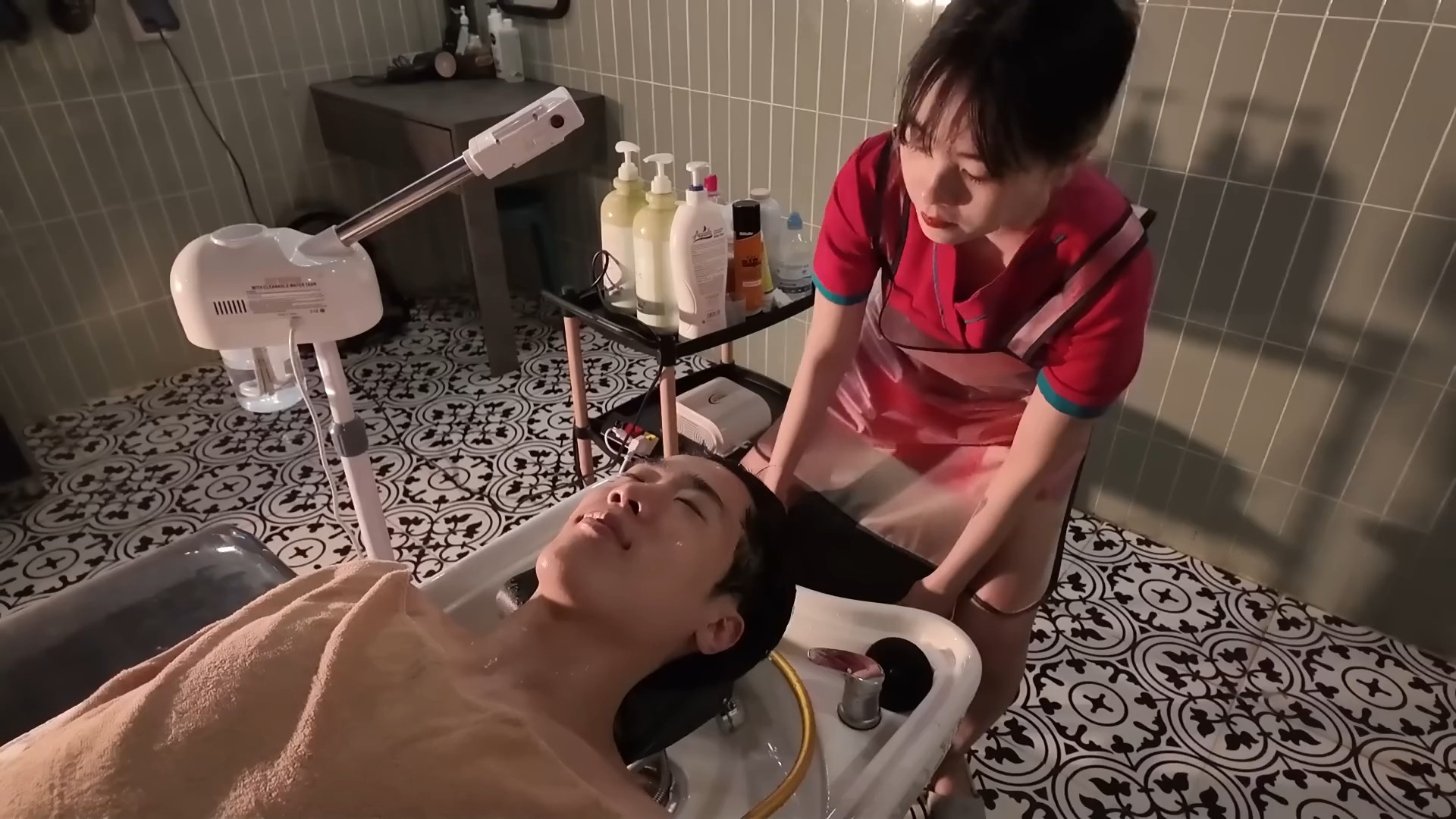 理发店 - 越南按摩全方位护理asmr - 在越南水疗中心的气泡清洗