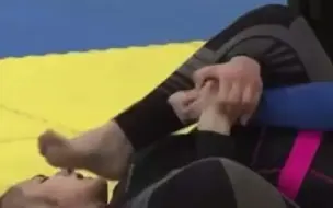 下载视频: BJJ 巴西柔术|女生 格斗 脸 脚