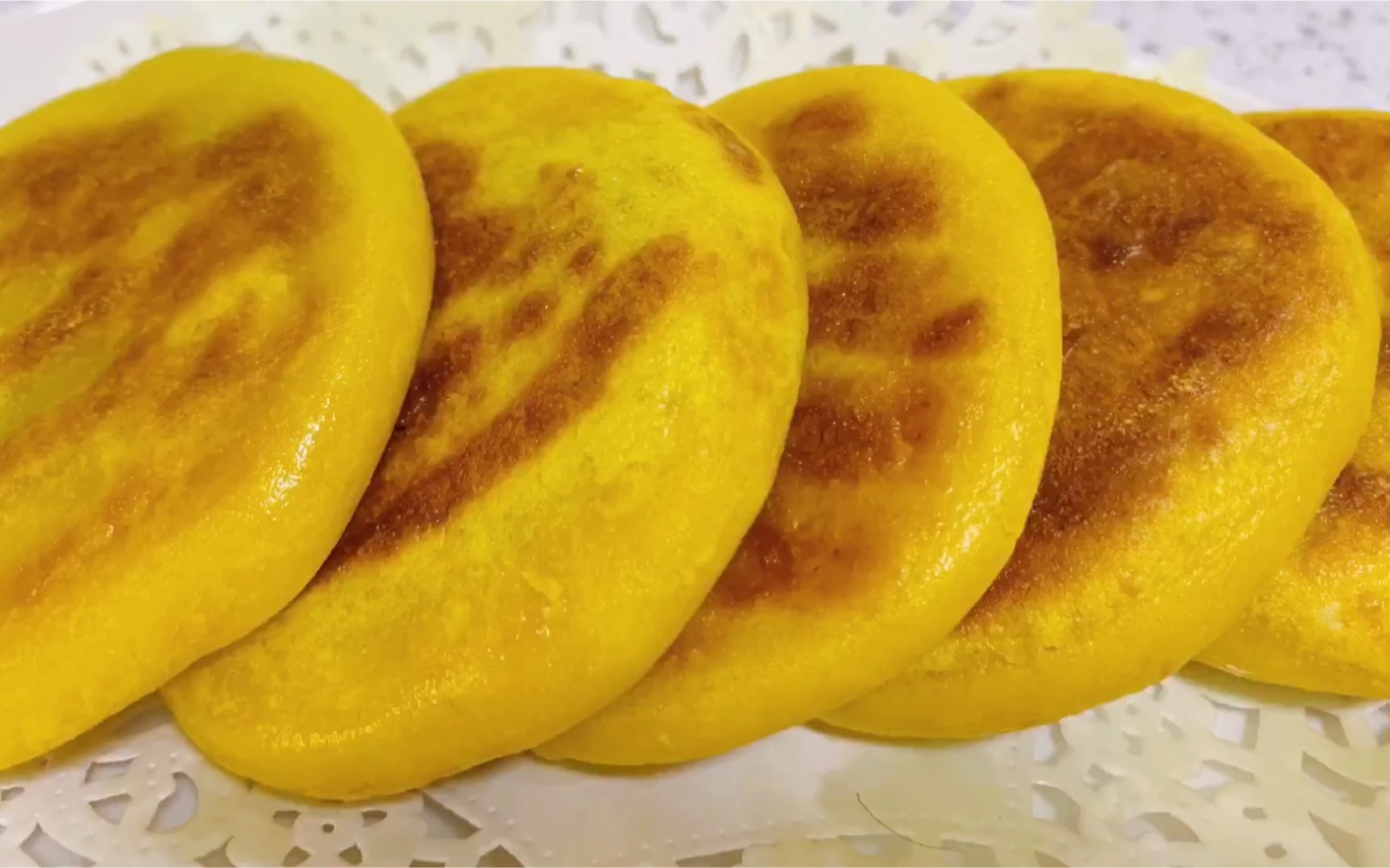 不加一滴水的奶香南瓜饼,软糯香甜,奶香浓郁,不怕孩子不吃南瓜了-媛宝