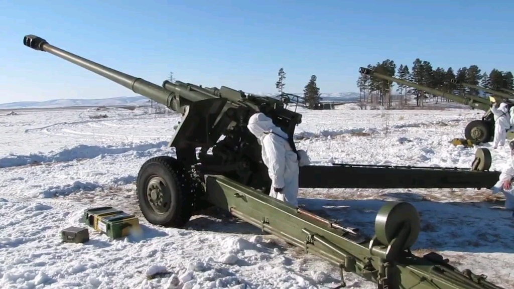 俄罗斯陆军2a65型152毫米榴弹炮