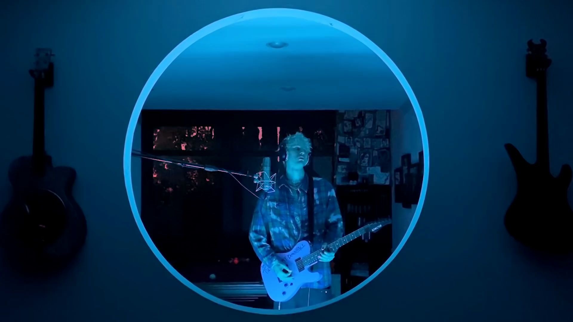 枪哥mgk翻唱rihanna的love on the brain