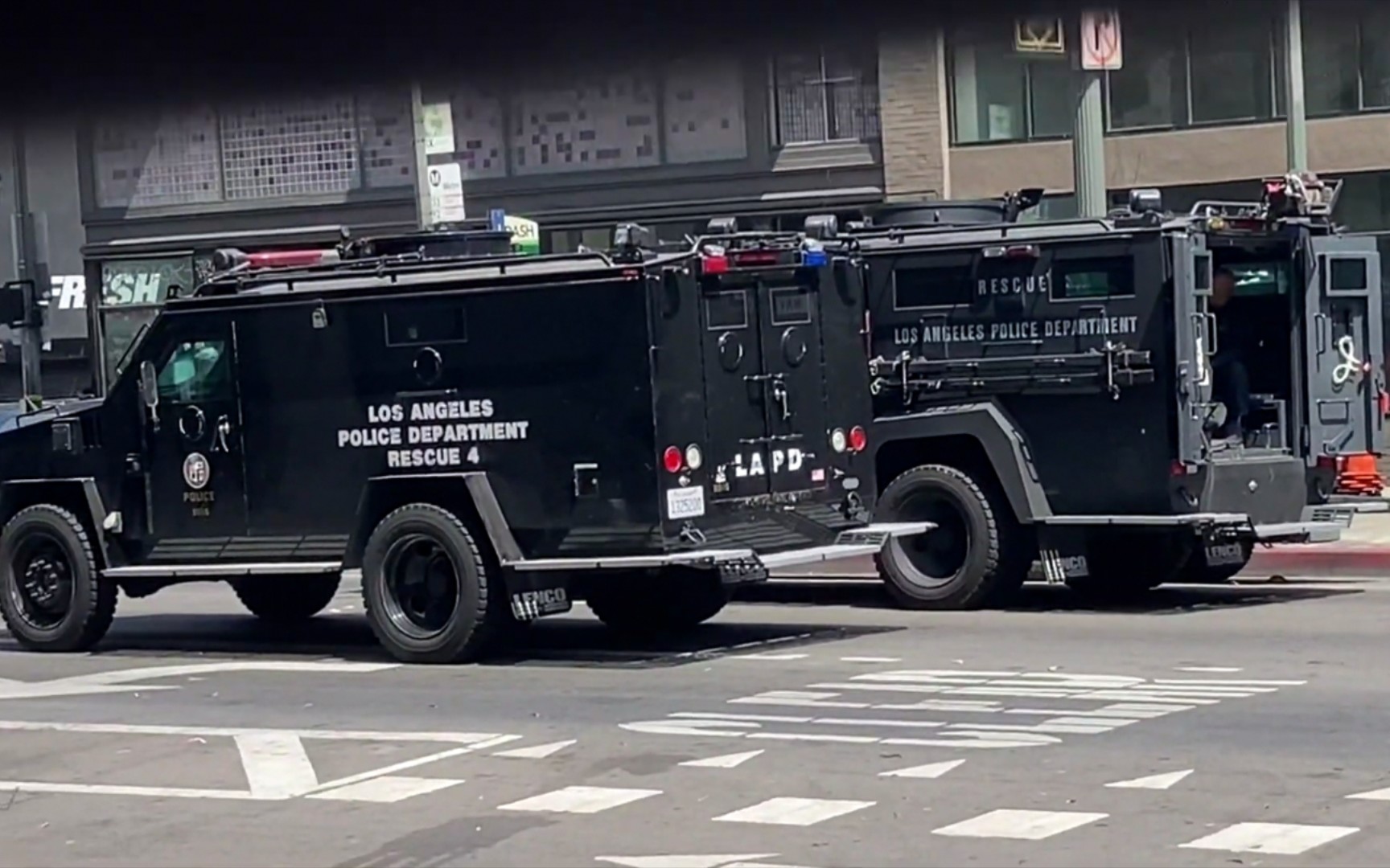 [图]【LAPD SWAT】洛杉矶警察局特警组，Downtown LA,A shooter in the Building