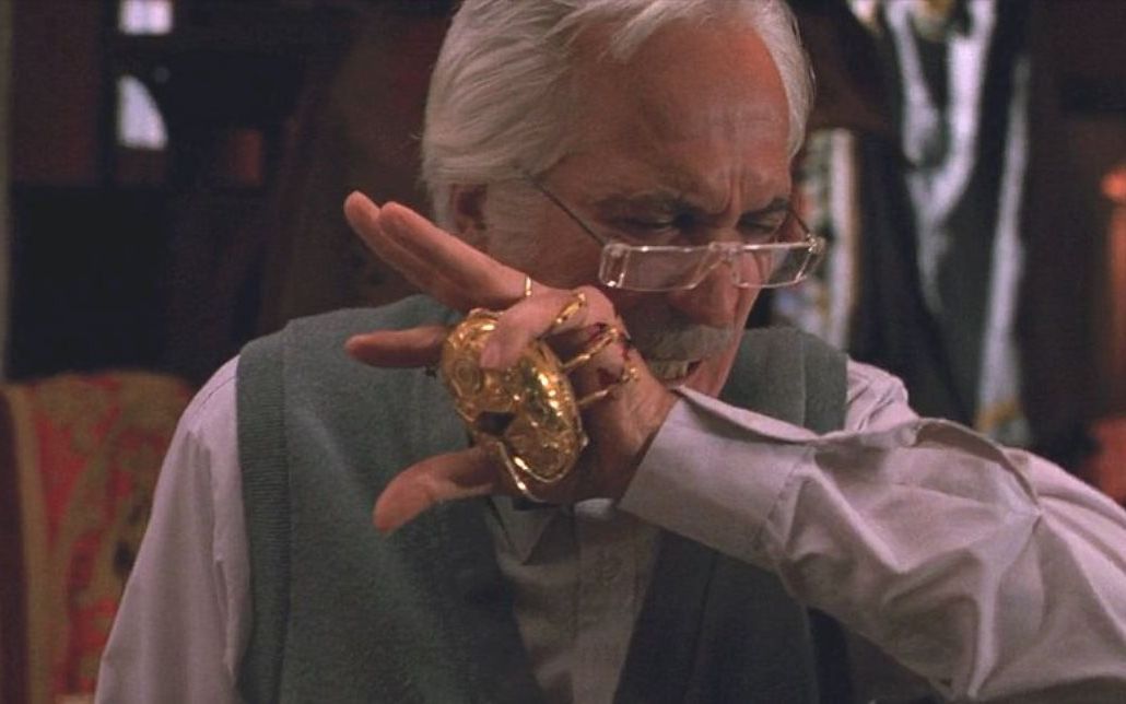 年迈老人获得魔鬼银爪,吸手上后长生不老,最后却惨变吸血鬼