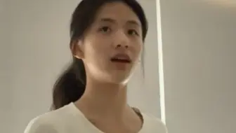 当我把手机借给学生后，相册里就会出现很多奇怪的东西