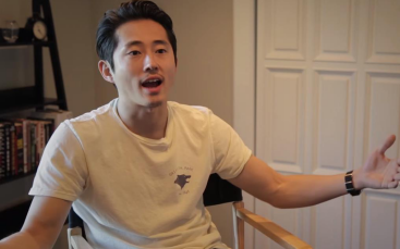 《行尸走肉》亚裔男演员史蒂文·元 - 从爱好演喜剧到成为万人迷