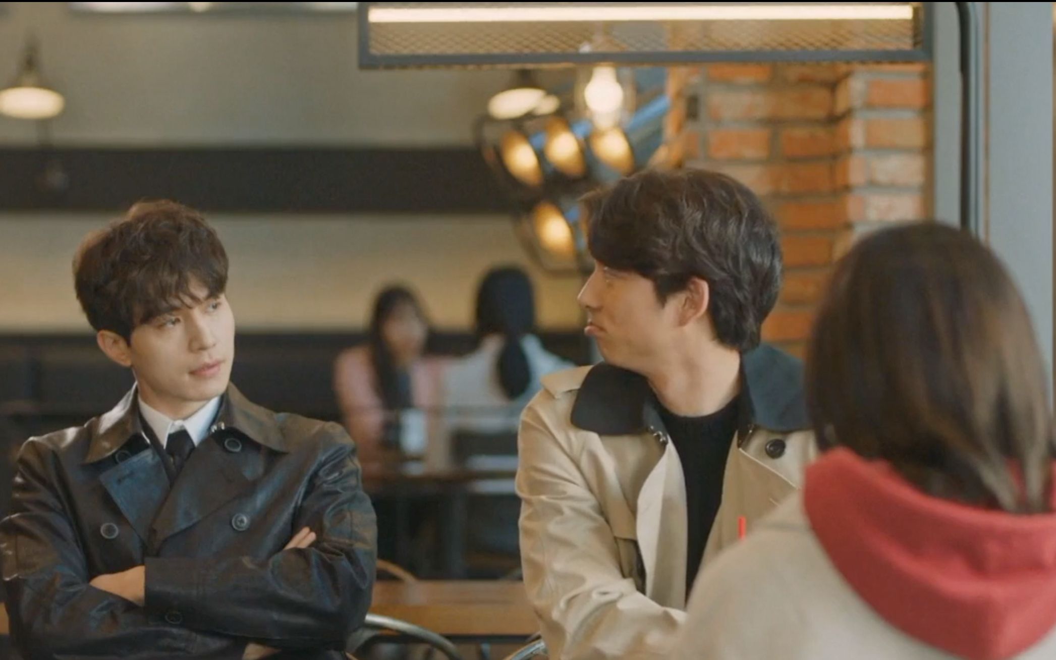 鬼怪 - 03 - 04 - 使者暗示池恩倬可以看到剑,池恩倬夸使者帅,鬼怪