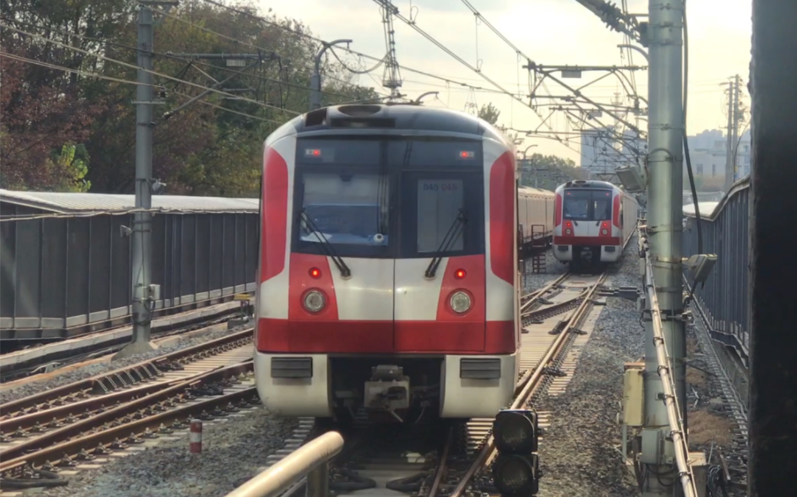 【南京地铁】爷青回!2号线列车重现油坊桥站折返_哔哩哔哩_bilibili