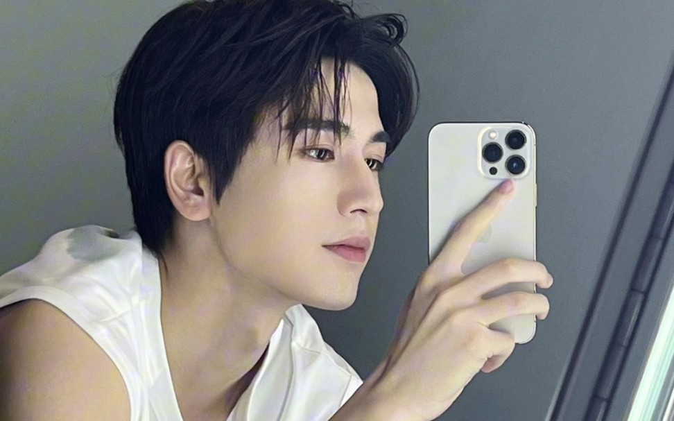 张凌赫好一双深情眼眸,溺死爱人瞳.