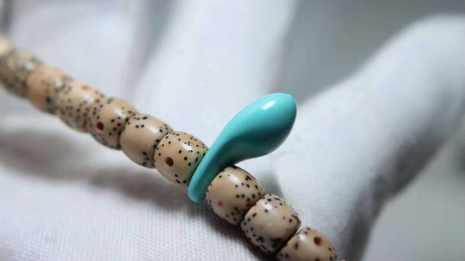 松石卡子,17.15x8.7,玻璃瓷度,高色,器型考究干透拍图无水油.