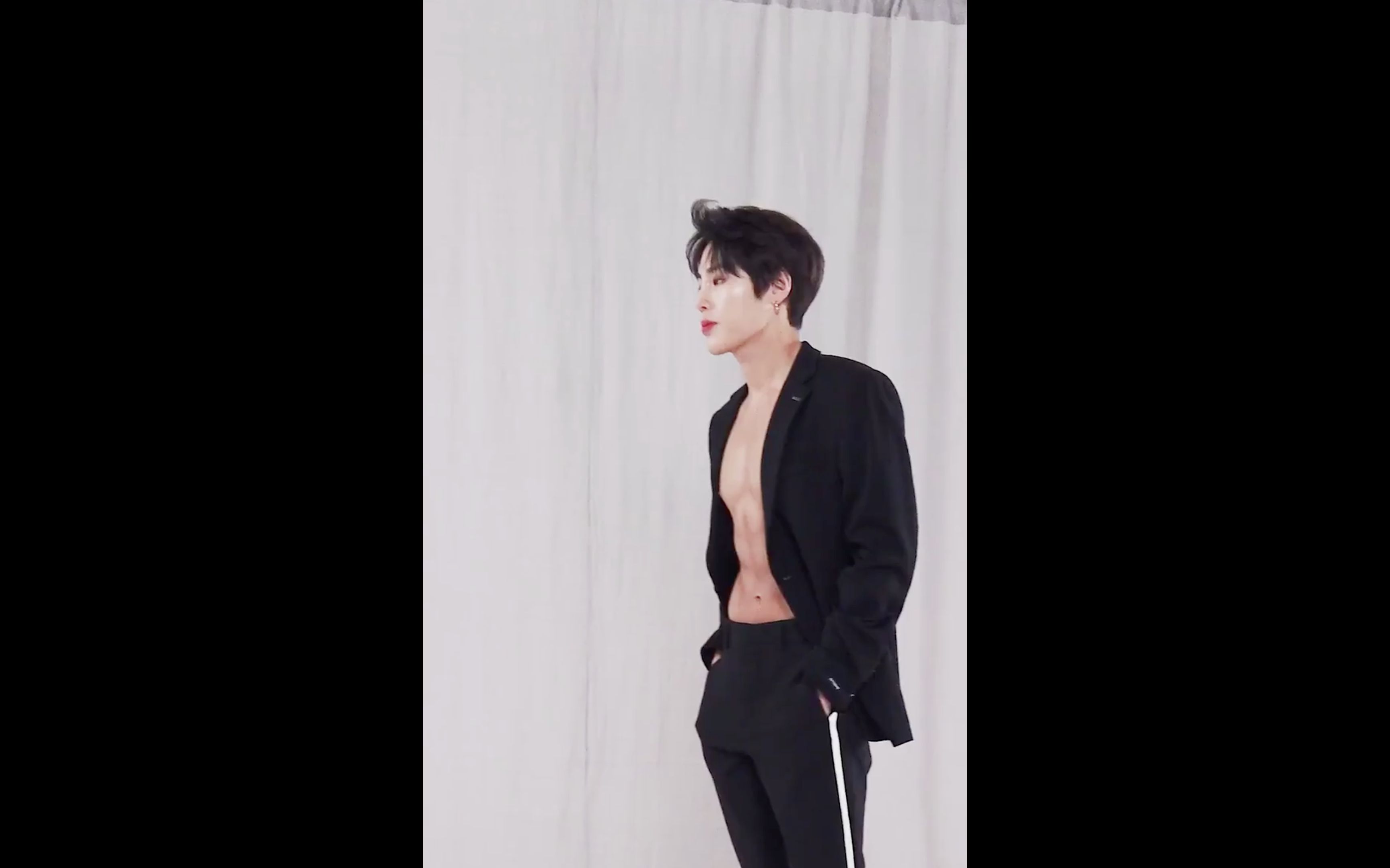 【河成云】190214 allure杂志更新腹肌云拍摄花絮小视频1则