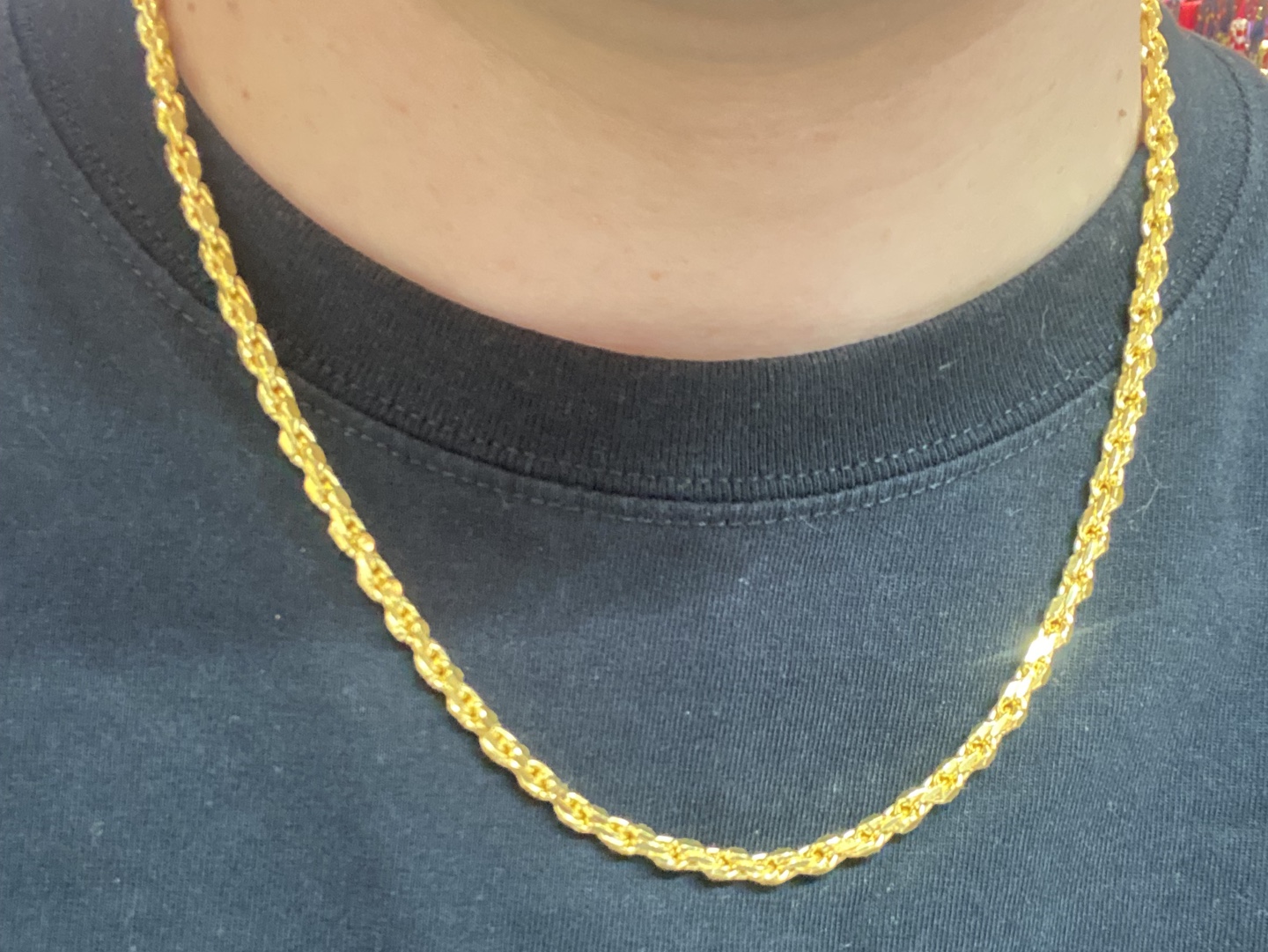 黄金手工麻绳链!足金999.9的!克重:70.69克!长度53cm!宽4.2mm!
