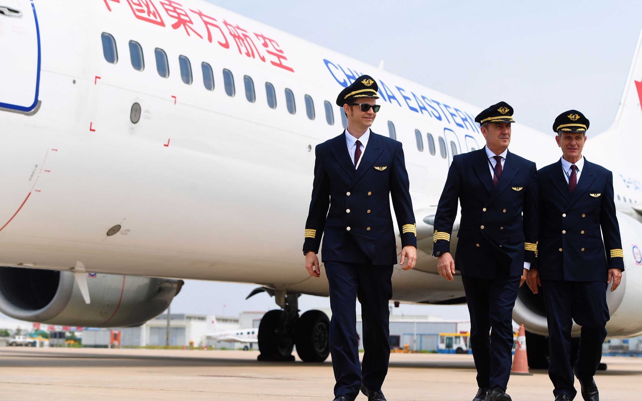 中国招募外军优秀飞行员,1100名外国退役兵报名,加入民航飞行