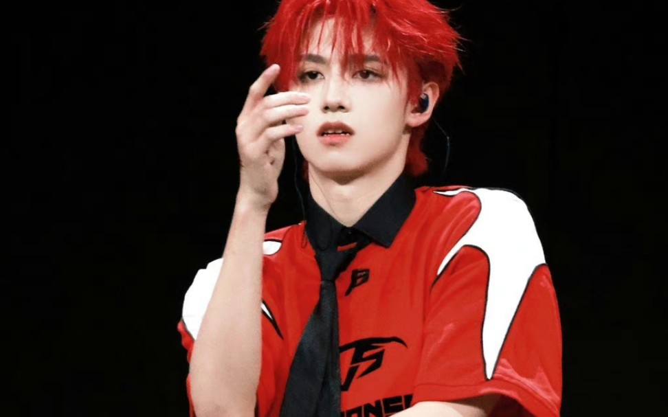 有生之年还能看到朱志鑫move2.0!红发太鲨我了!大荧幕的神!