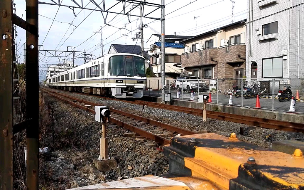 jr西日本221系電車高速通過道口