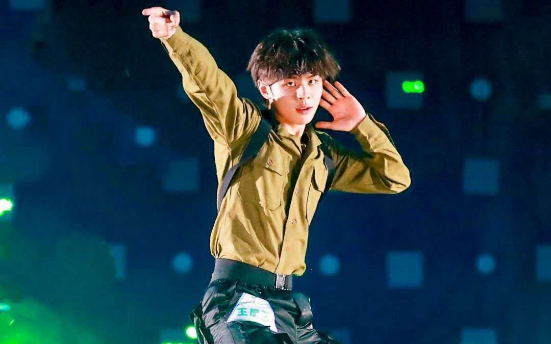 创造营练习室第4期王晨艺cut:王娇娇坐高板凳