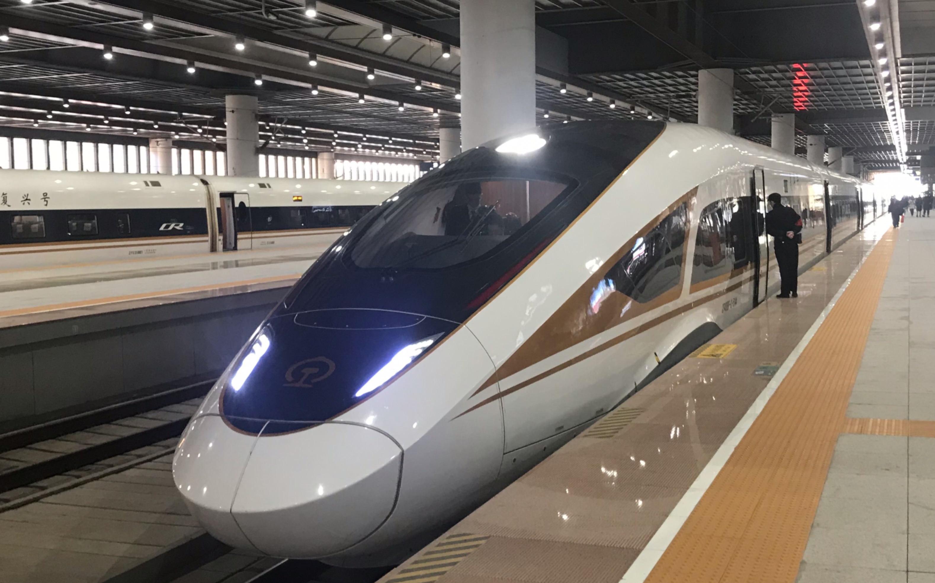 【中国华服日运转系列】看看智能动车组cr400bf-c内部是什么样子的