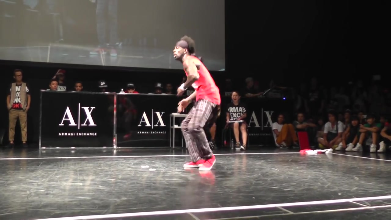 [图]【KRUMP鼻祖的battle】TIGHT EYEZ vs J Boogie FREESTYLE FINAL WDC WORLD FINAL 2013