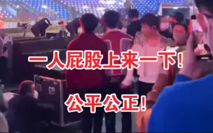 Télécharger la video: 来看我们染色体总裁与小花盆私下打招呼方式！+下班路透