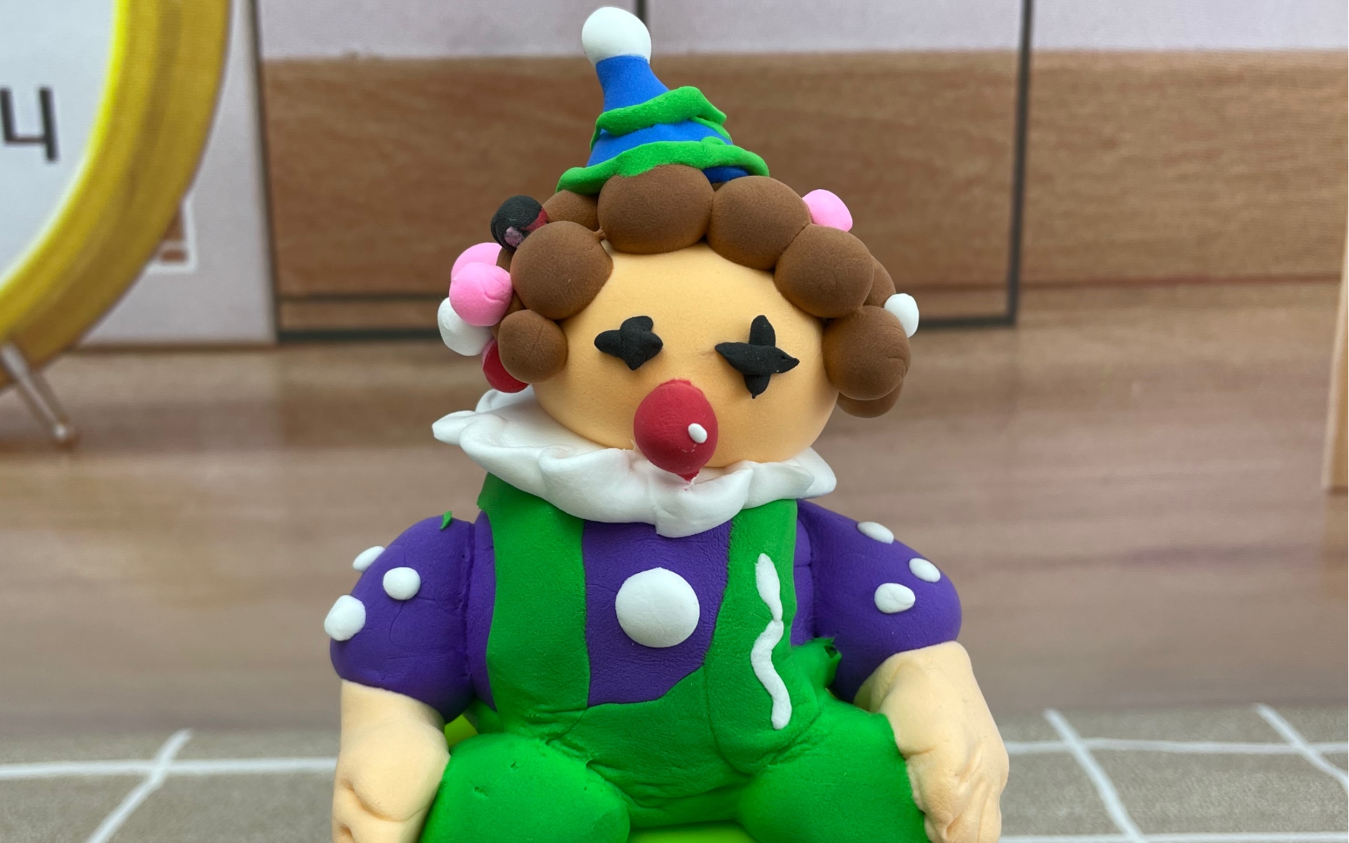 制作超轻彩泥粘土小丑音乐盒
